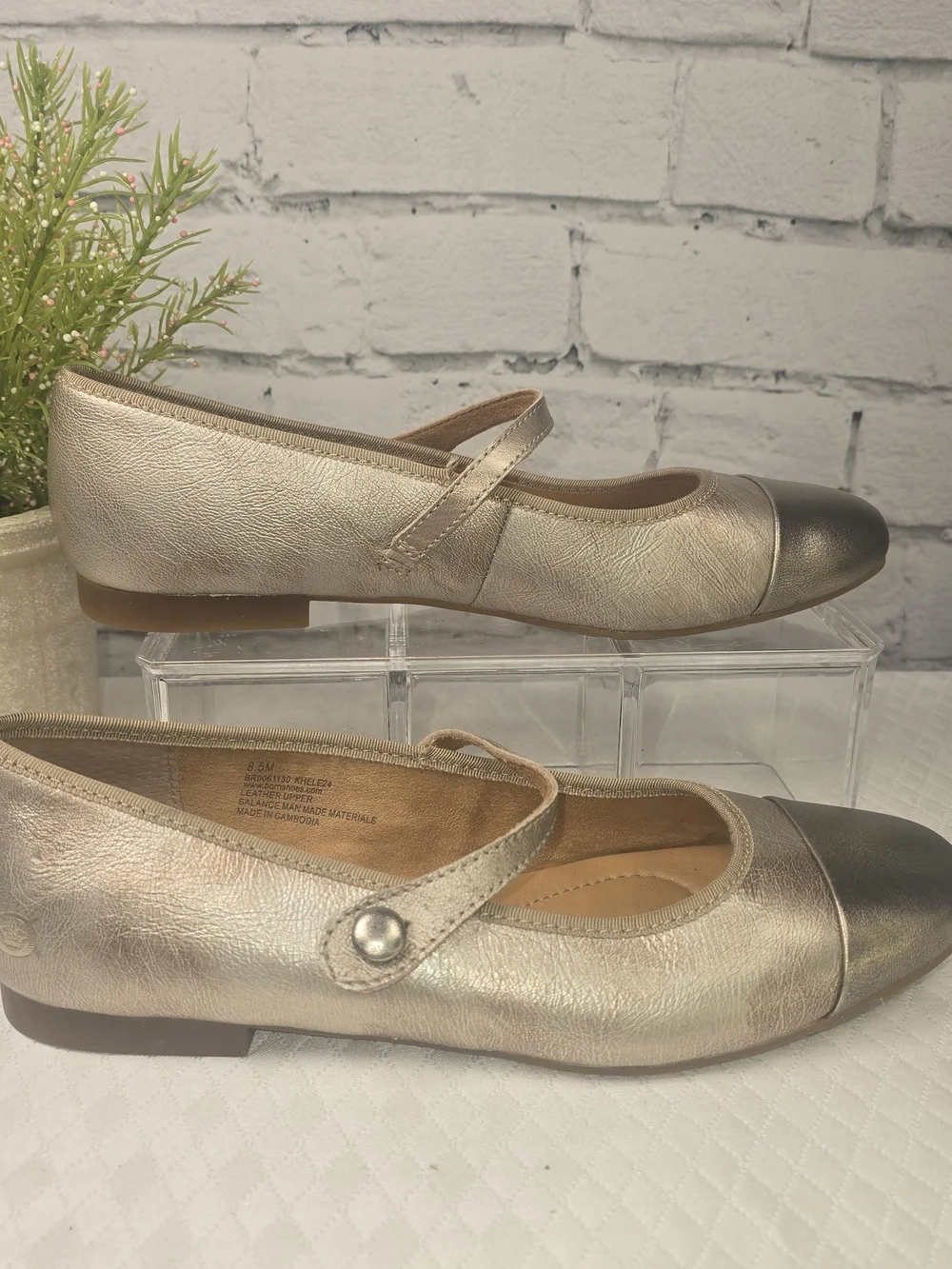 Born slight detail cushioned